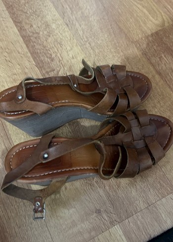 Deri Taba Renkli Dolgu Topuklu Sandalet - Görsel 4