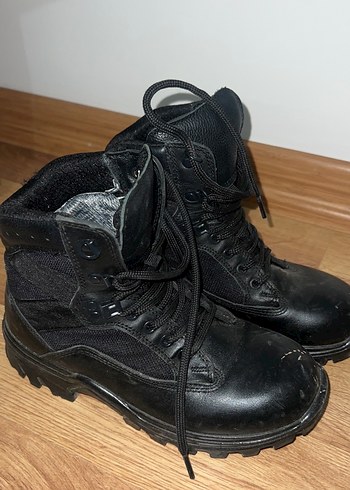 Siyah Bağcıklı  Goth Bot - Görsel 2