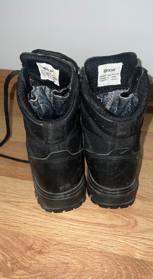 Siyah Bağcıklı  Goth Bot - Görsel 3