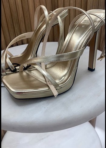 Zara Gold Topuklu Ayakkabı