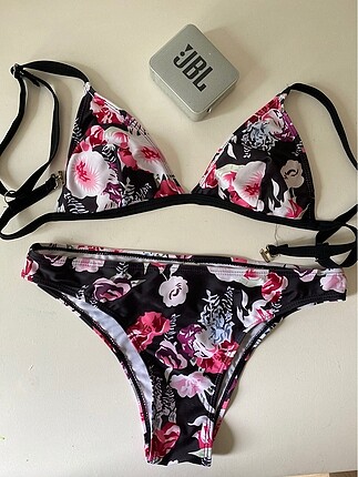 Siyah desenli bikini takımı