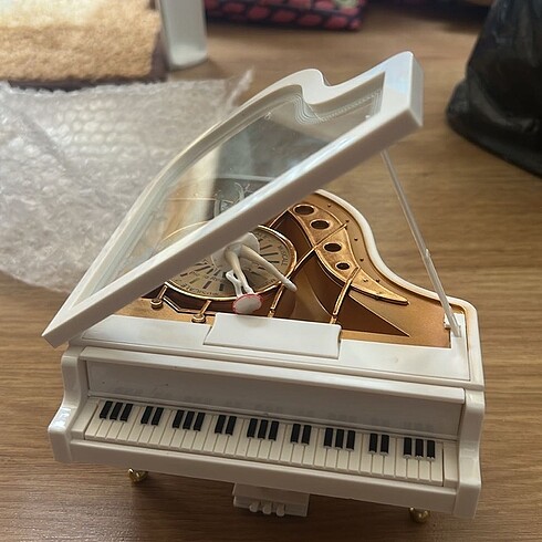 Diğer balerinli müzik kutusu
