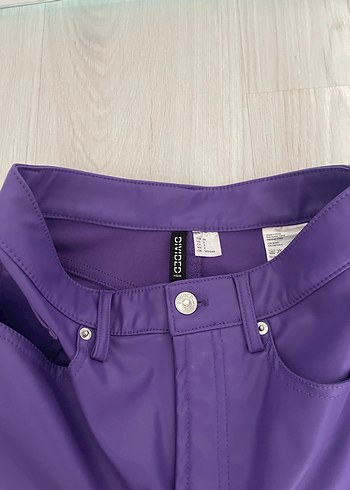 Düğmeli Parlak Mor Kadın deri Pantolon - Görsel 2