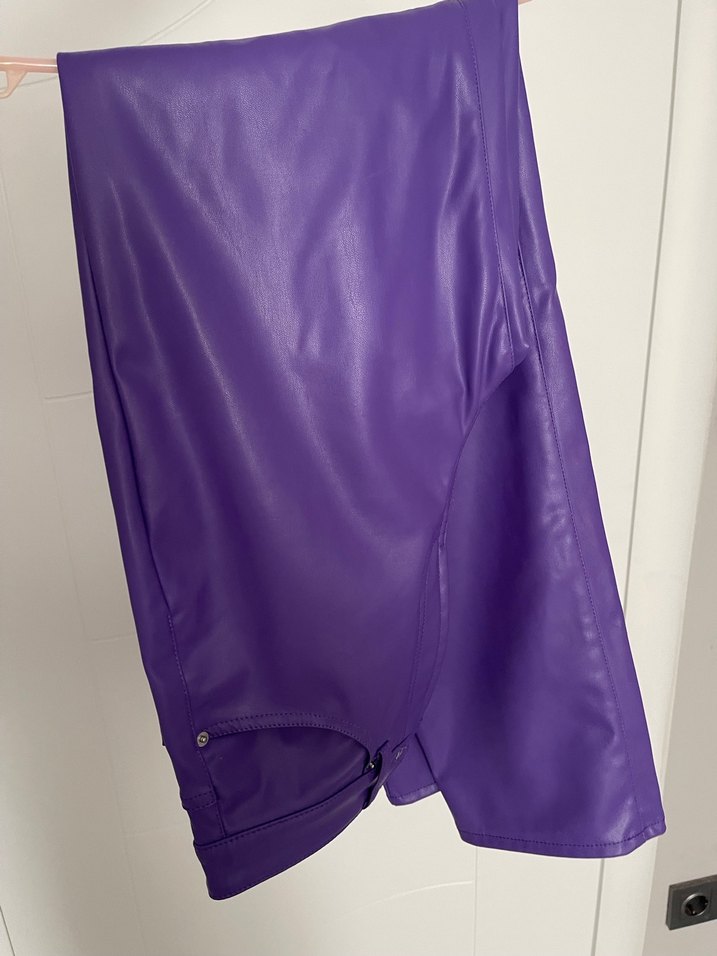 Düğmeli Parlak Mor Kadın deri Pantolon - Görsel 3