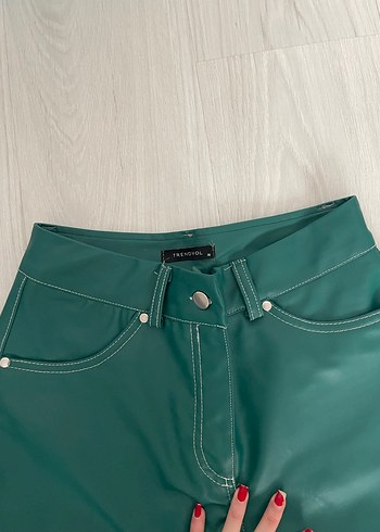 Kadın Yeşil Parlak Deri Pantolon - Görsel 2