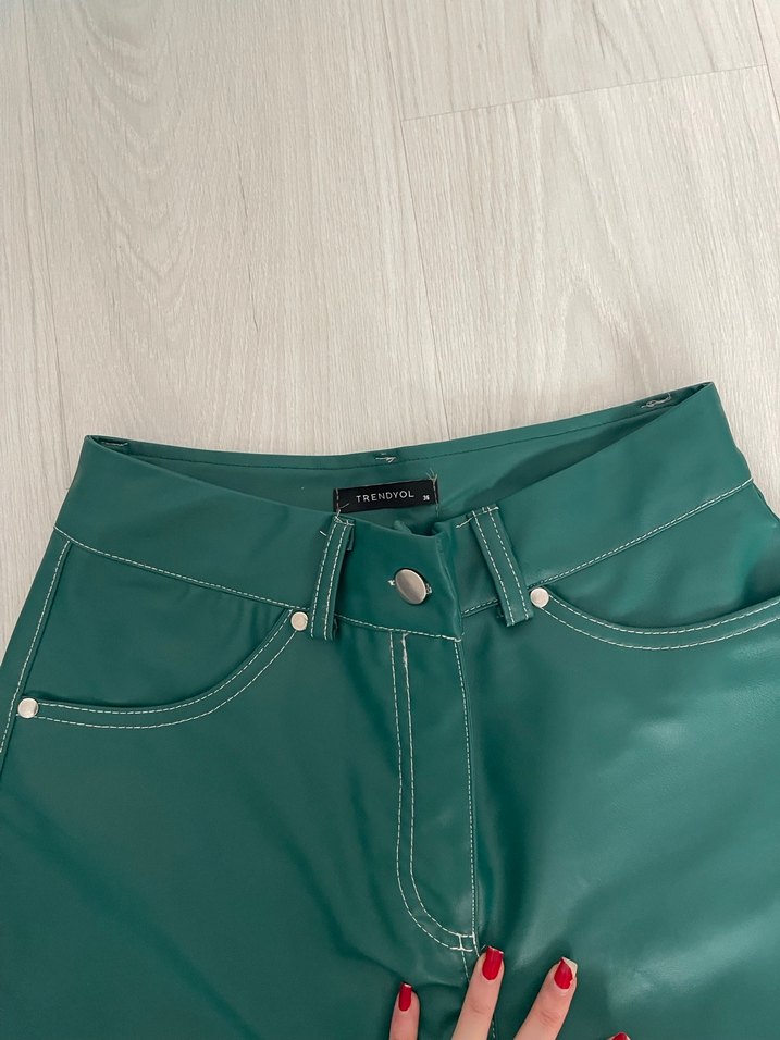 Kadın Yeşil Parlak Deri Pantolon - Görsel 2