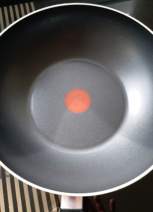 Tefal Tefal durabase teknolojili wok tava 28 cm