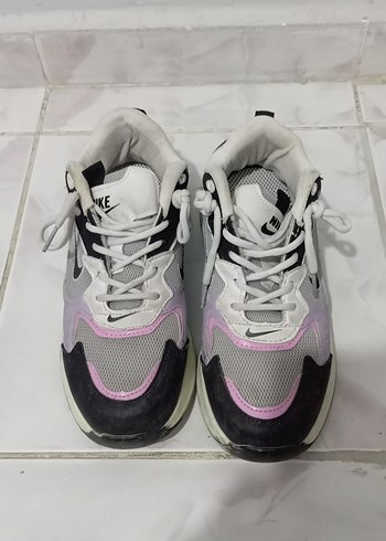 Nike Kadın Gri-Pembe Bağcıklı Spor Ayakkabı
