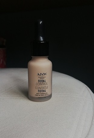Nyx Total Control Drop Fondöten 02 Alabaster