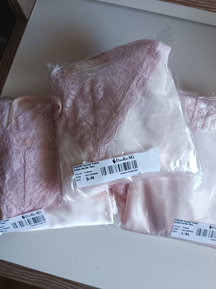 Bej Parlak Mini Kadın Saten Pijama Takımı - Görsel 3