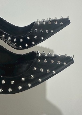 Diğer Zımbalı Topuklu Stiletto