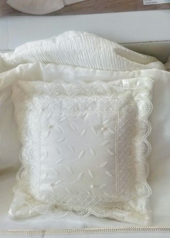 Beyaz Baskılı Yatak Örtüsü - Görsel 2