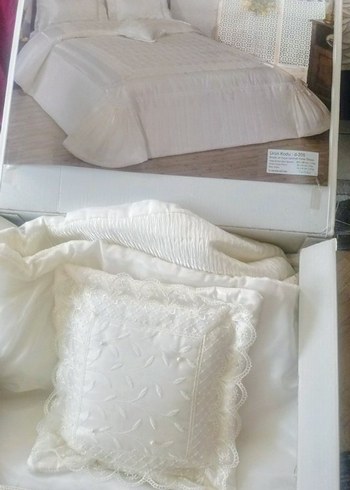 Beyaz Baskılı Yatak Örtüsü - Görsel 3