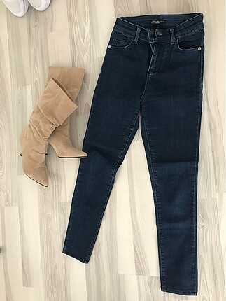 Koyu mavi jean