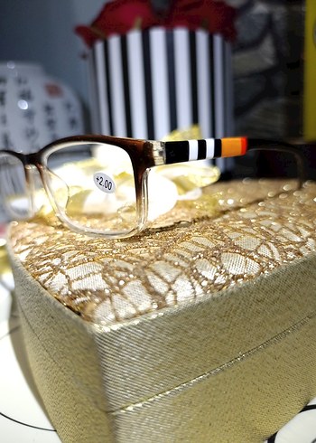 Şeffaf Camlı Kahverengi Kadın Gözlüğü 2.0 - Görsel 2