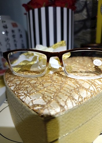 Şeffaf Camlı Kahverengi Kadın Gözlüğü 2.0 - Görsel 4