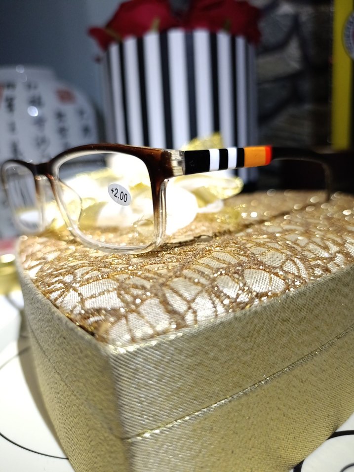 Şeffaf Camlı Kahverengi Kadın Gözlüğü 2.0 - Görsel 2