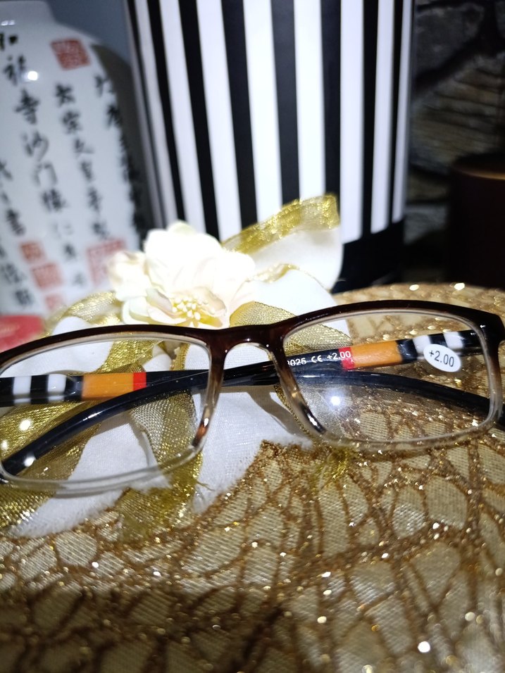 Şeffaf Camlı Kahverengi Kadın Gözlüğü 2.0 - Görsel 5