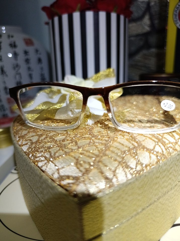 Şeffaf Camlı Kahverengi Kadın Gözlüğü 2.0 - Görsel 4