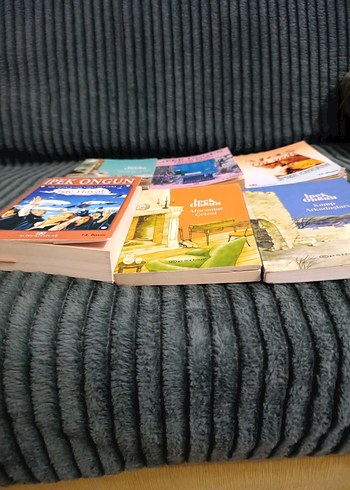 İpek Ongun'un Çeşitli Roman Kitapları - Görsel 2