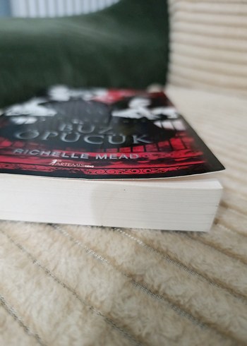 Buz Öpücük - Vampir Akademisi 2 - Görsel 3