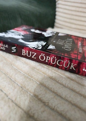 Buz Öpücük - Vampir Akademisi 2 - Görsel 2