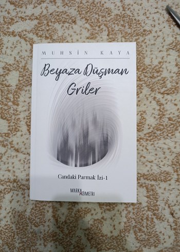 Beyaza Düşman Griler - Muhsin Kaya