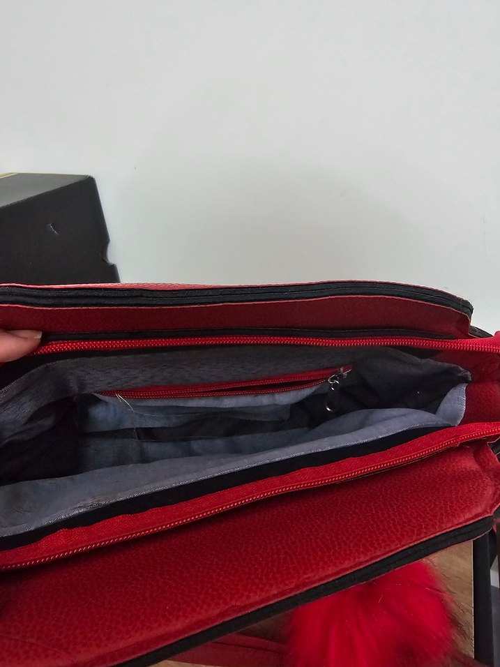 Kırmızı Deri Püsküllü Kadın Çanta - Görsel 3