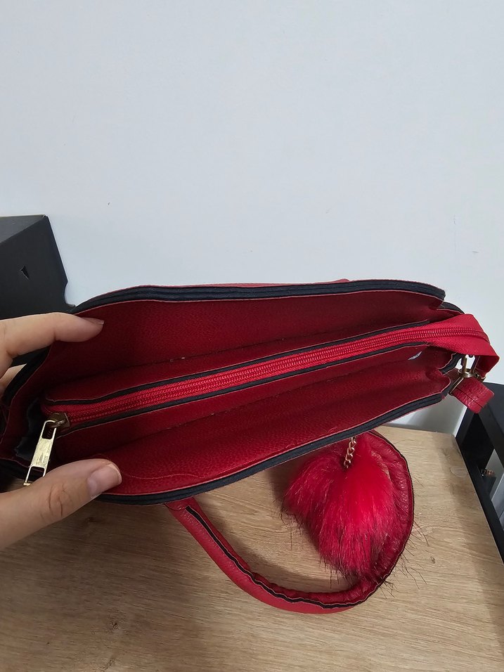 Kırmızı Deri Püsküllü Kadın Çanta - Görsel 4