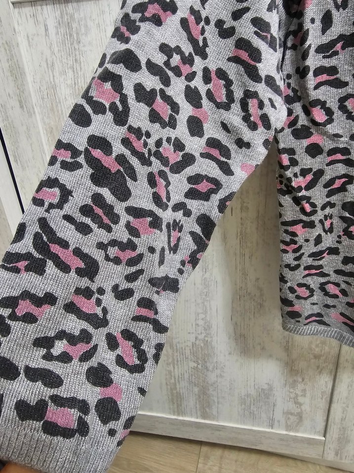 Gri Desenli Uzun Kollu Hırka - Görsel 3