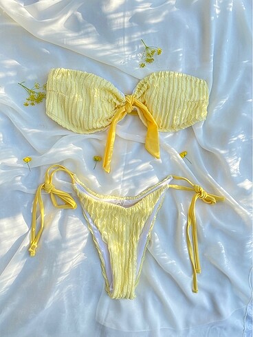 Sarı bikini takımı