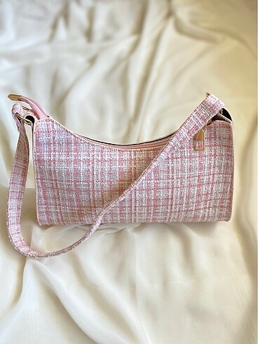 Pembe kol çantası