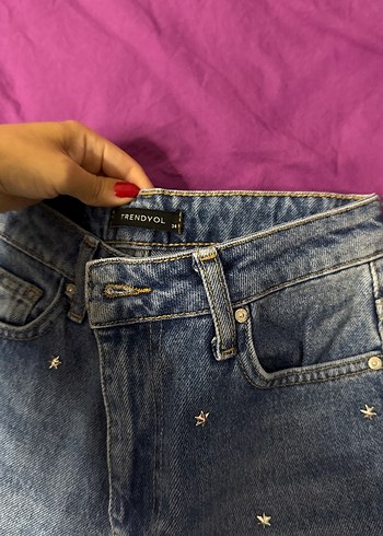34 Beden mavi Renk Düğmeli Nakışlı Mini Mavi Kot Pantolon