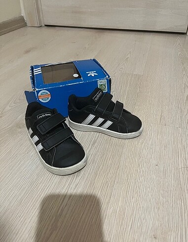 Orijinal Adidas