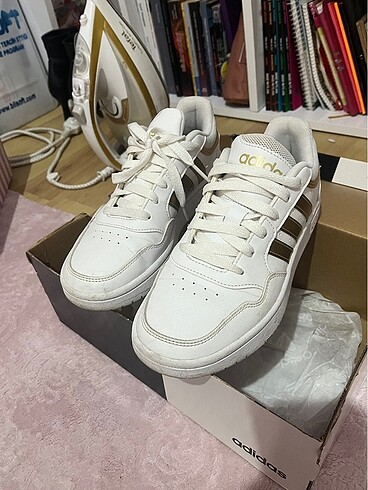 36 Beden beyaz Renk Adidas orjinal ayakkabı