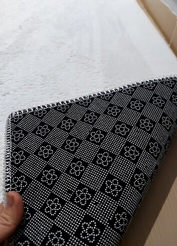 Peluş halı