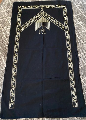 Boncuk İşlemeli Siyah Tekstil Örtü