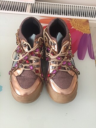 Taşlı sneaker