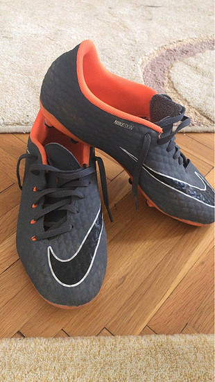 38,5 numara krampon. orjinal nike.