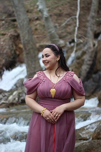 Nişan elbisesi