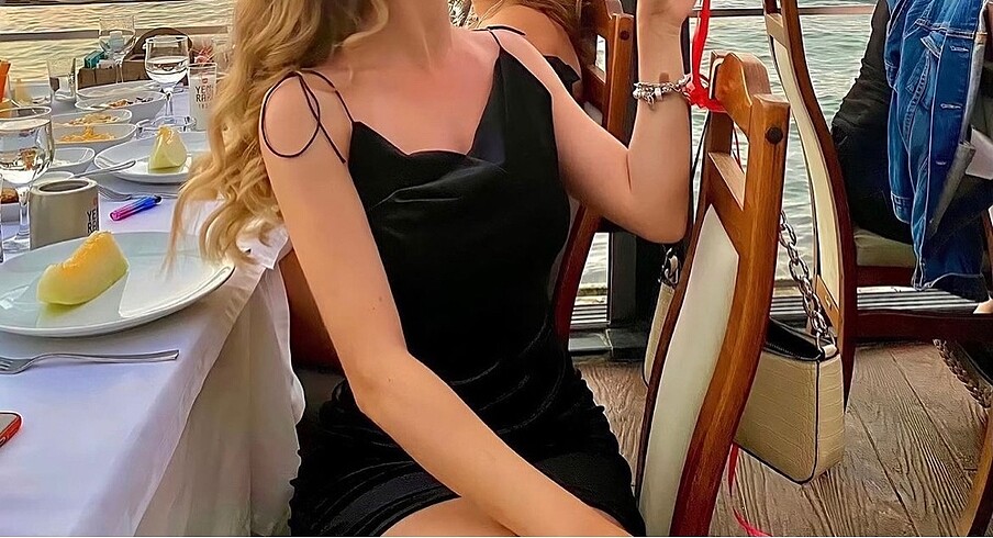 xs Beden siyah Renk KADİFE ELBİSE