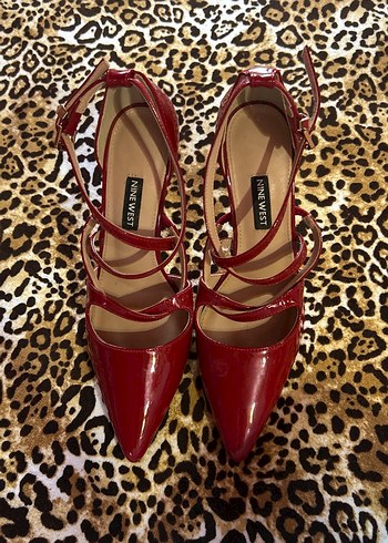 Nine West Kırmızı Rugan Tokalı İnce Topuklu Kadın Ayakkabı