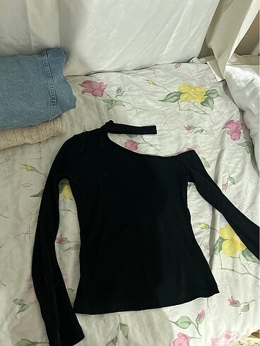 Trendyol & Milla tek omzu açık uzun kollu crop