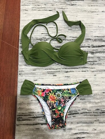 yeşil çiçek desenli bikini