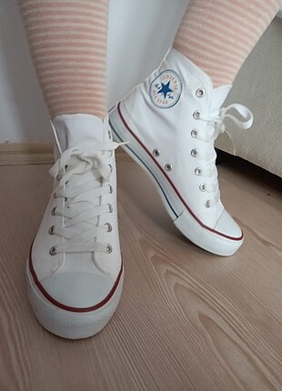 Beyaz Converse