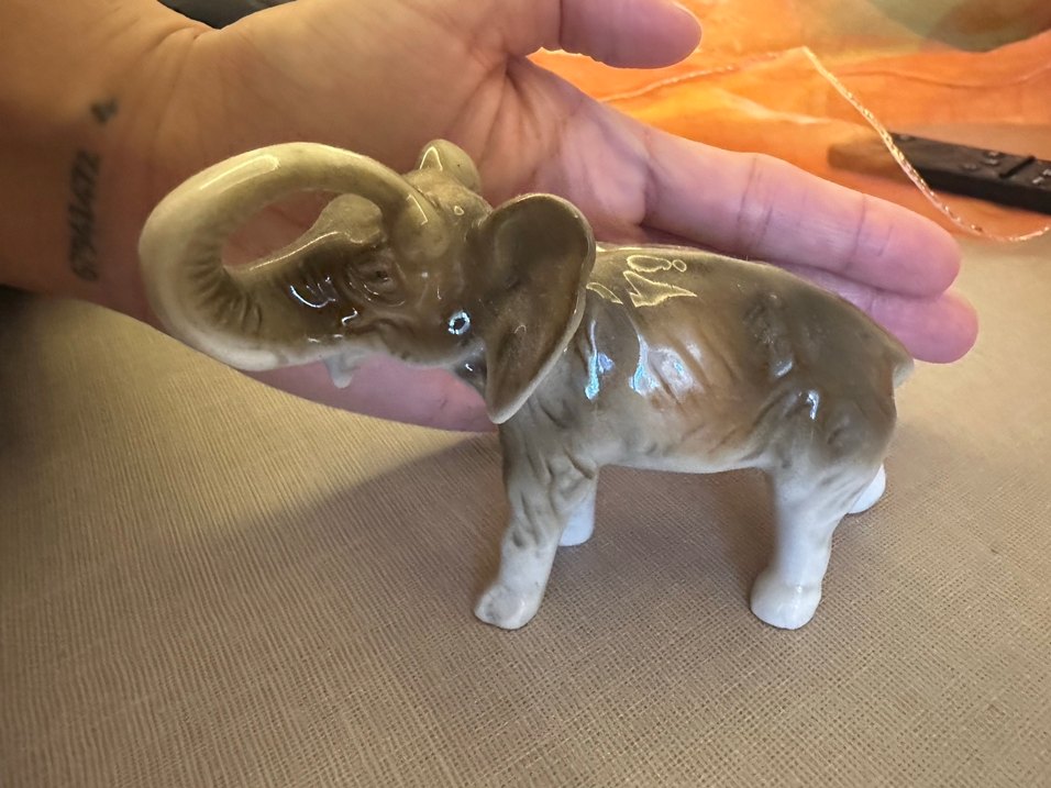 Bej Gri Fil Figürin - Görsel 5