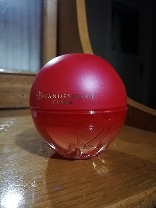 AVON INCANDESSENCE 