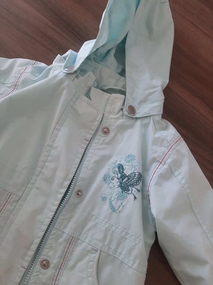 Kapüşonlu Mavi Nakışlı Kız Çocuk Yağmurluk - Görsel 2