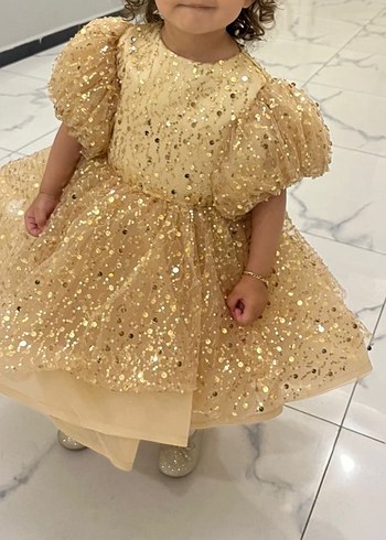 Diğer Larissa Gogel Gold elegant model