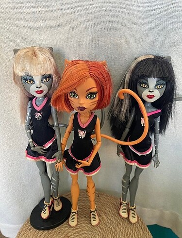 Beden Monster High Fearleading Werecats